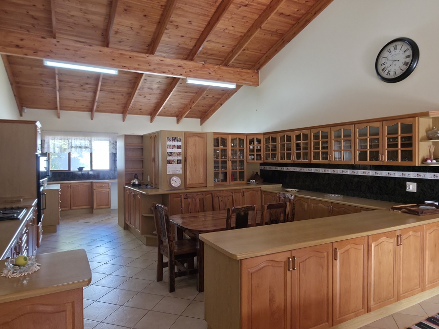 9 Bedroom Property for Sale in Noorsekloof Eastern Cape
